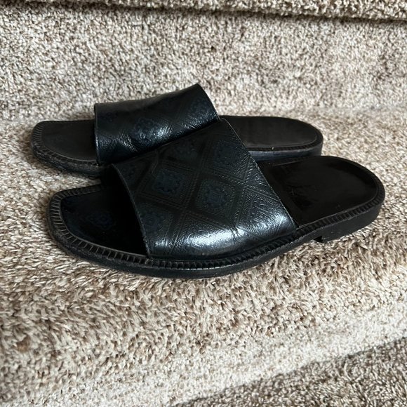 Prada Men's Black/Blue Trim Leather Open Toe Slip On Slides Sandals. - Picture 1 of 16